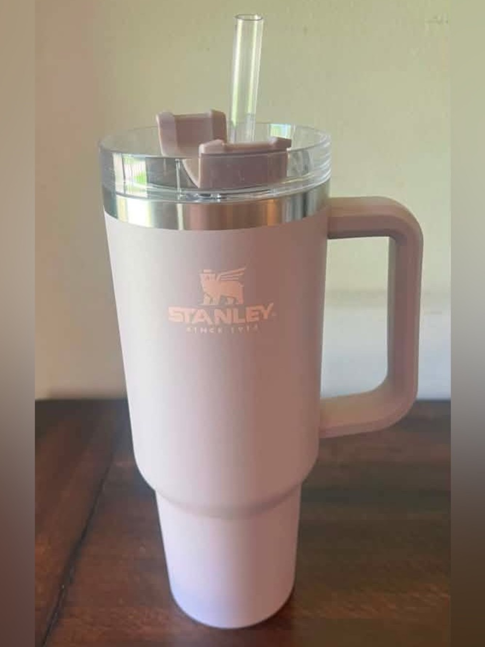 Stanley Handle Tumbler in Soft Pink with Clear Lid
